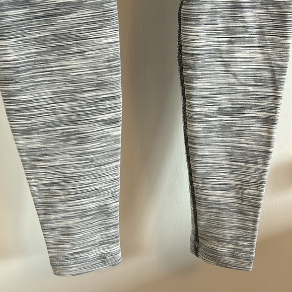 Lululemon VGUC Wunder Under High Rise ombré legging black fading to light grey - Picture 10 of 12